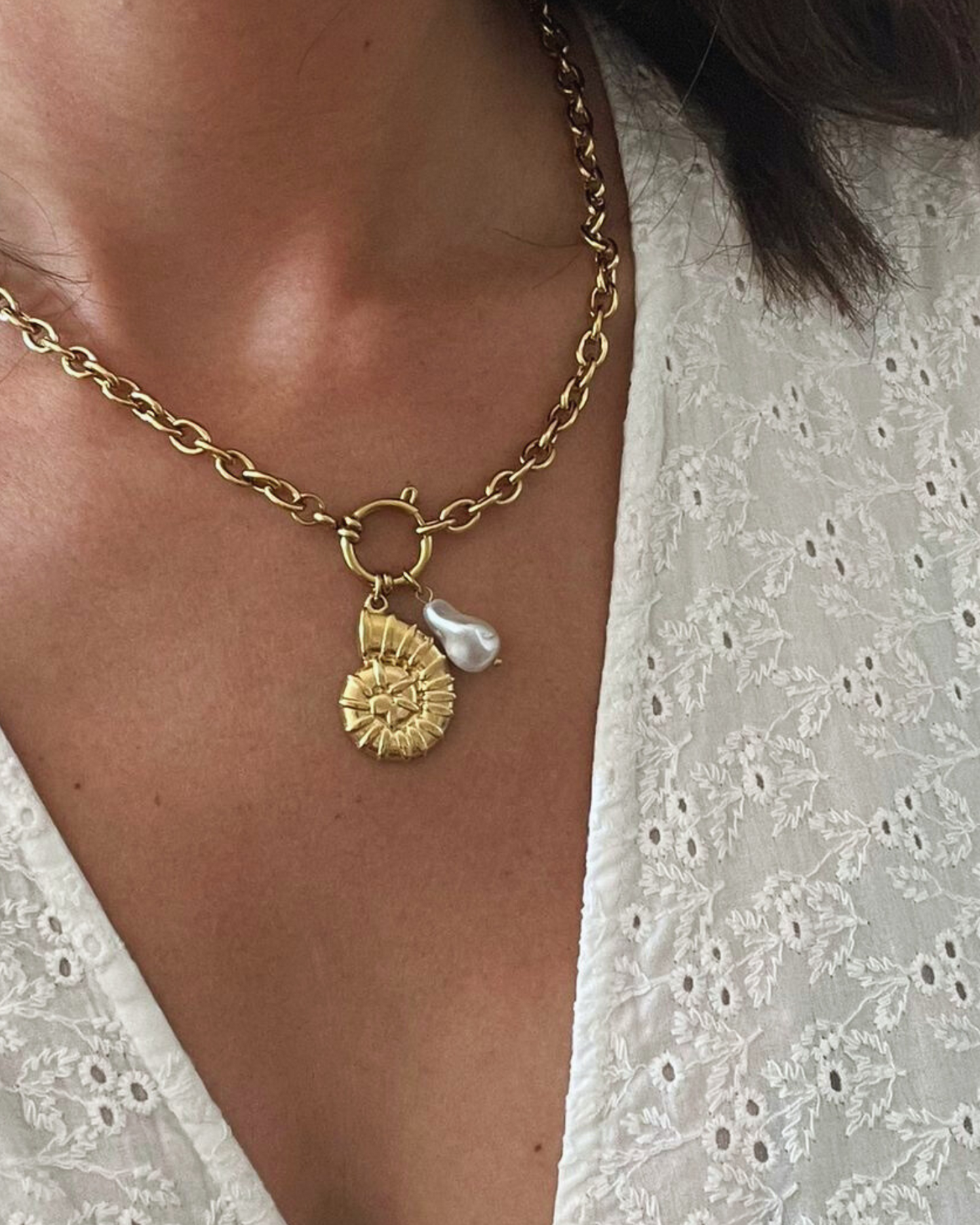 COLLIER CORAL