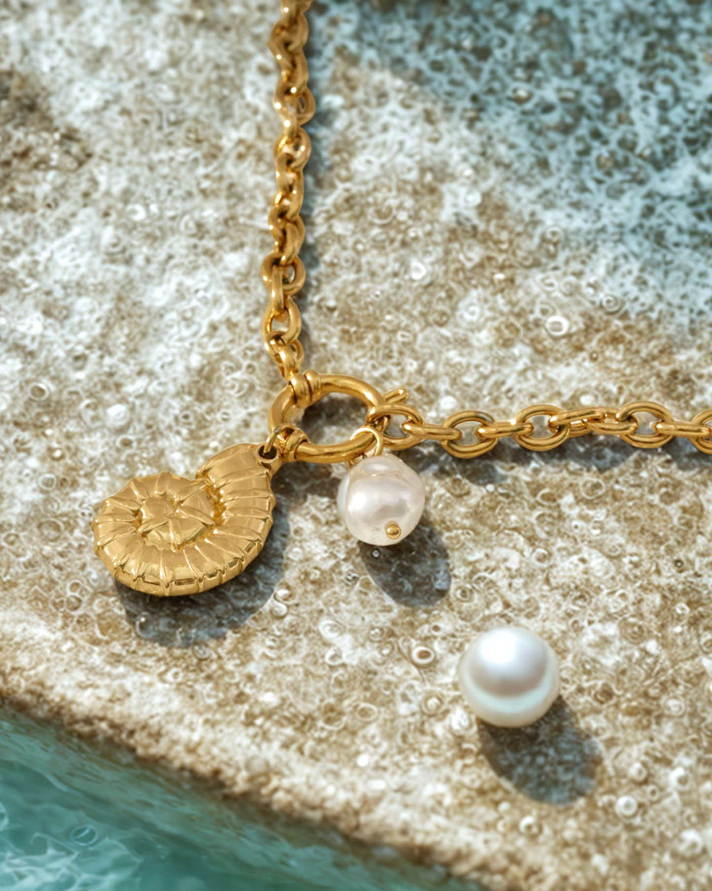 COLLIER CORAL