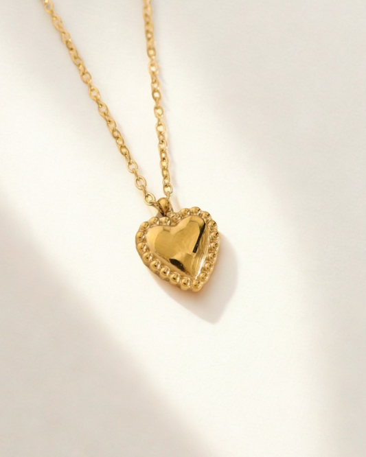 COLLIER EVE